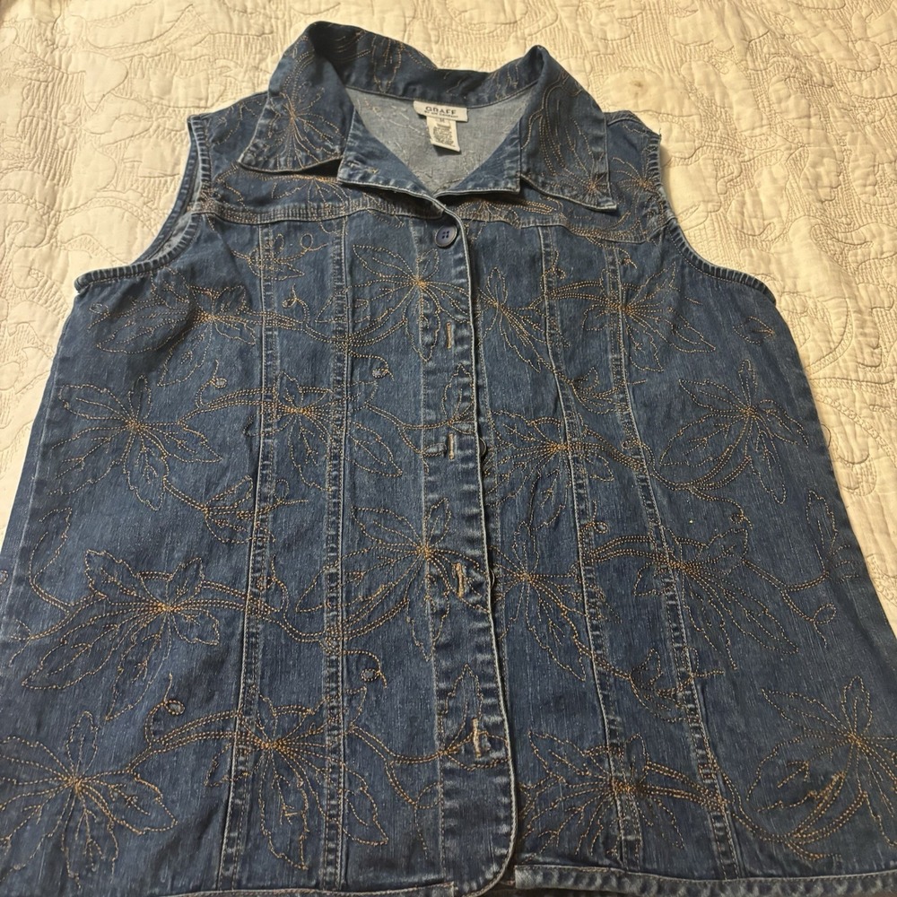 GRAFF‎ Women's Size Medium Denim Embroidered Vest Five Buttons Sleeveless